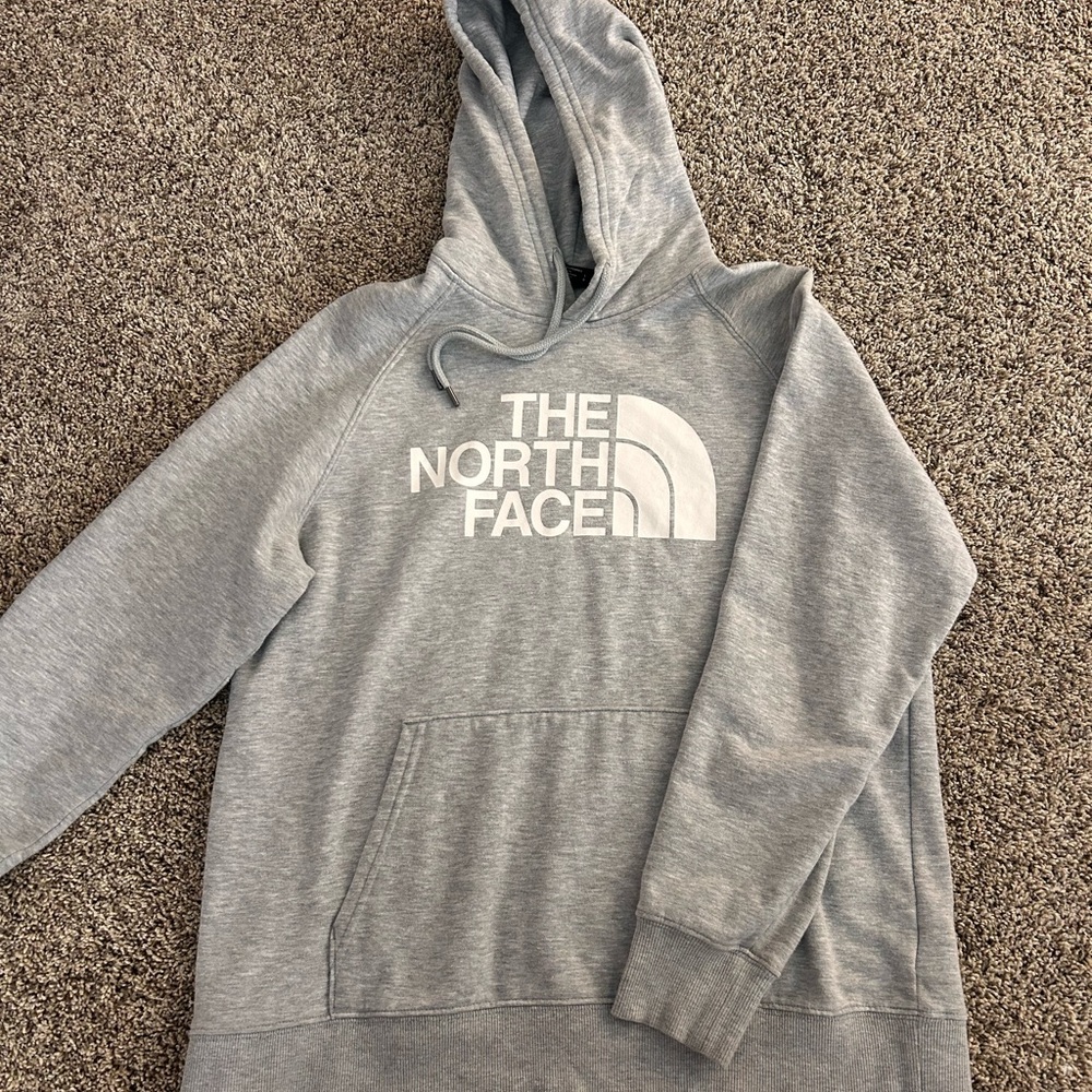 The North Face Light Gray Women’s Half Dome Pullover Hoodie